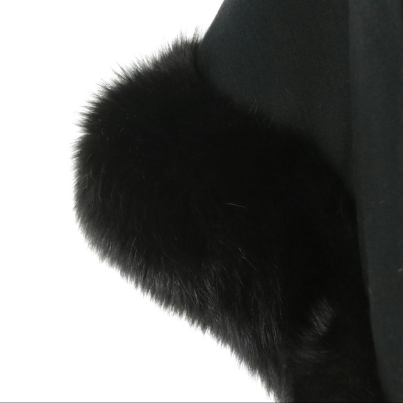 Women’s Black Fox Fur Trimmed Triangular Shawl - Picture 4 of 4